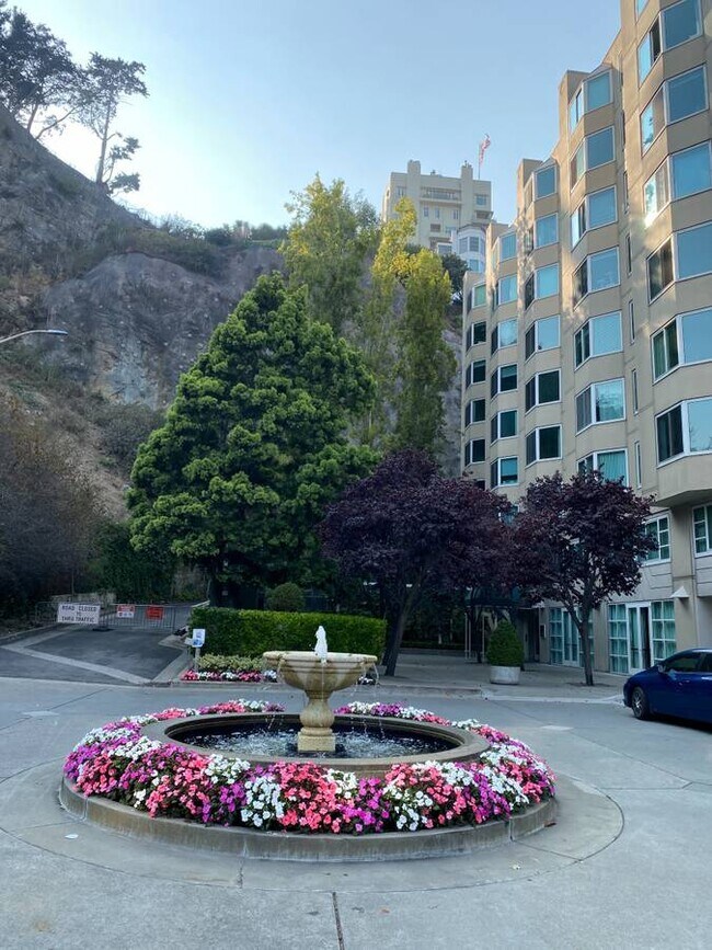 Building Photo - 240 Lombard St