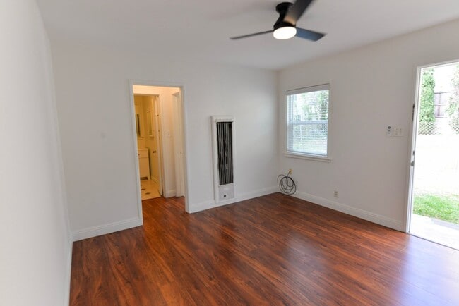 Building Photo - Spacious One Bedroom Single Family Home wi...