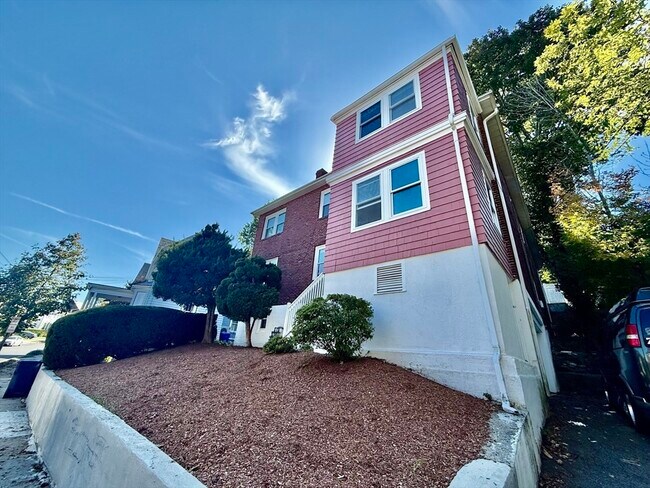 Primary Photo - 62 Algonquin Rd