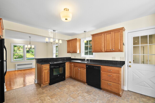 Building Photo - 26 Great Hillwood Rd