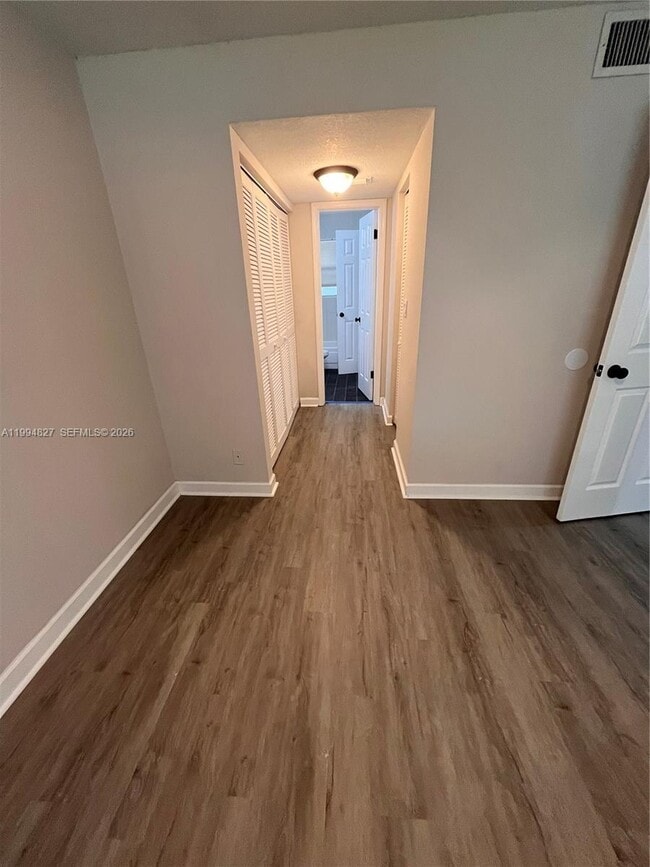 Building Photo - 5530 N Lakewood Cir