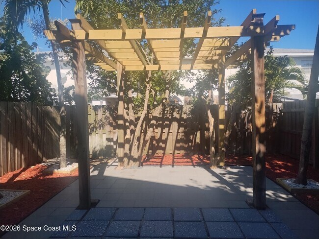 Building Photo - 220 Chandler St