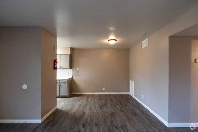 Building Photo - The Crossings at 31st Street Apartments