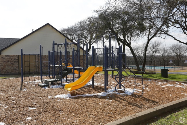 Building Photo - Dynamic II