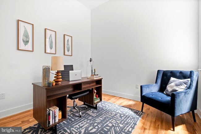 Building Photo - 1221 4 St