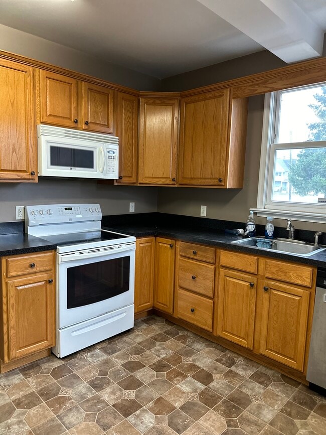 Building Photo - 55 S Broadway