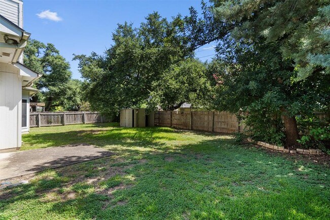 Building Photo - 1805 Gray Oak Dr