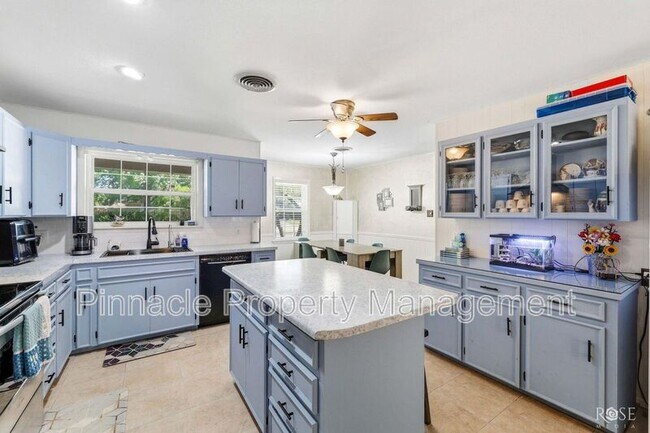 Building Photo - 3108 Oak Forest Dr