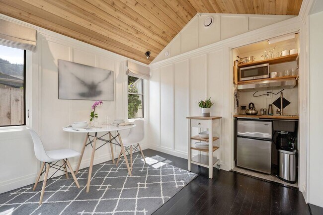 Building Photo - High end, fully furnished (or unfurnished) pair of cottages in Downtown Mill Valley! PROGRESSIVE