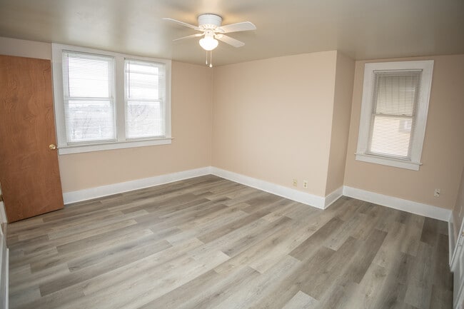 Building Photo - 927 E Dunklin St