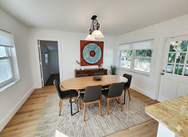 Building Photo - 1736 23rd Ave N