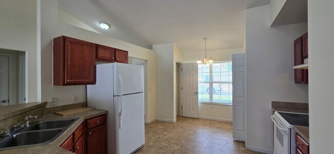 Building Photo - Single Family Home in Grandview