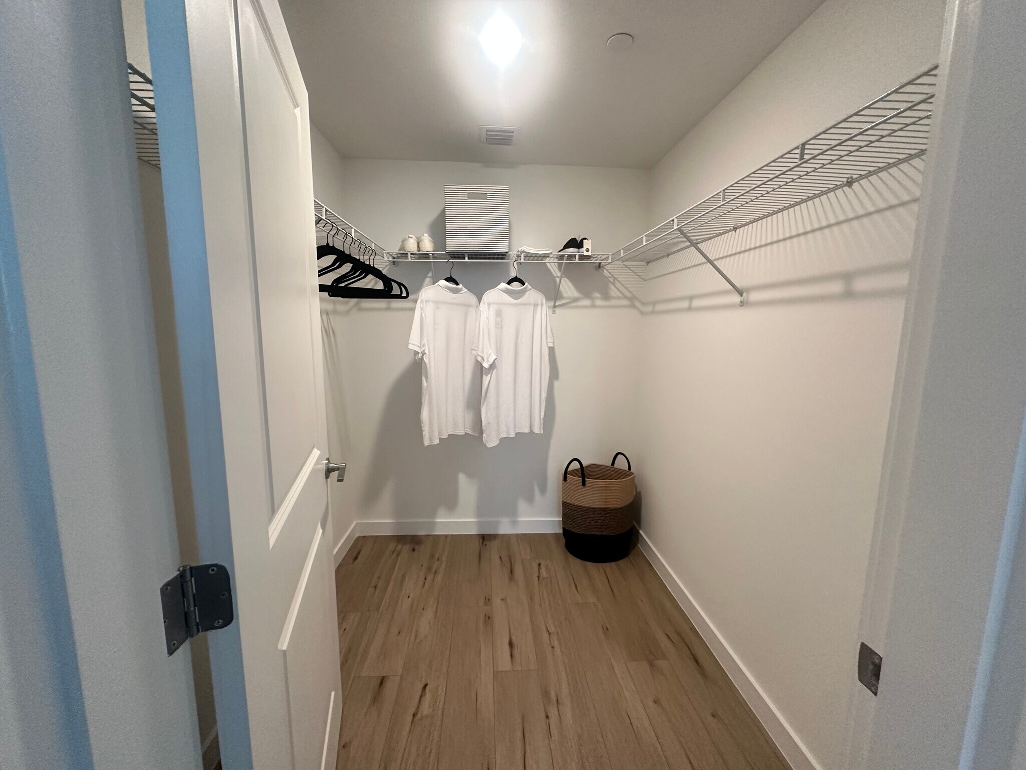 Building Photo - 610 NE 1st Pl