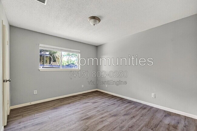 Building Photo - 16835 S Lighthouse Dr