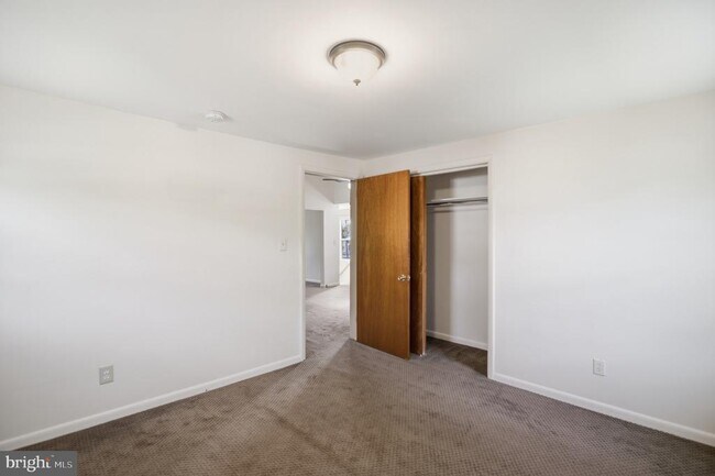 Building Photo - 1130 E Park Ave