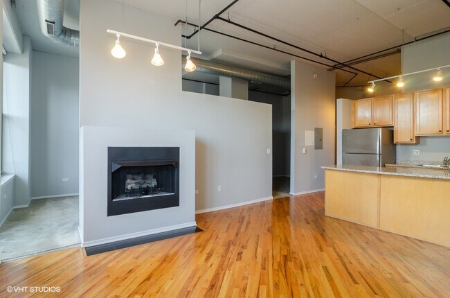 Building Photo - 6 S Laflin St