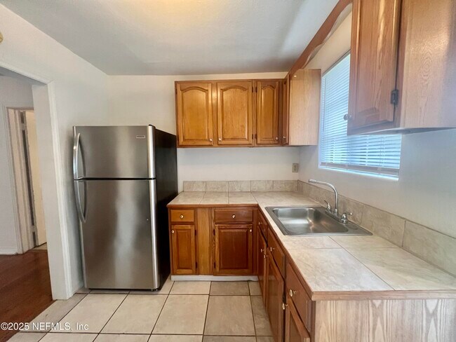 Building Photo - 3340 Sunnybrook Ave N