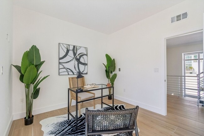 Building Photo - 1343 4th St