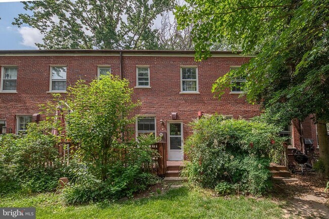 Building Photo - 1501 S Edgewood St
