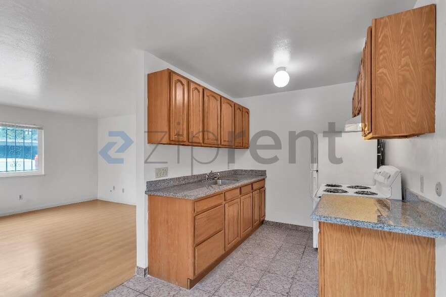 Building Photo - Unit 2
