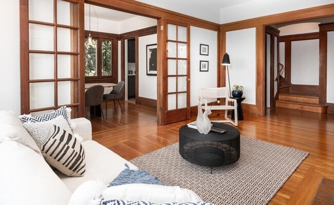 Primary Photo - 7 Panoramic Way