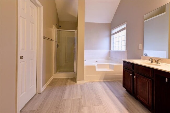 Building Photo - 635 Moonlight Way