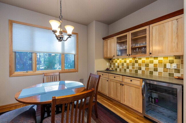 Building Photo - 17028 Cooper Dr