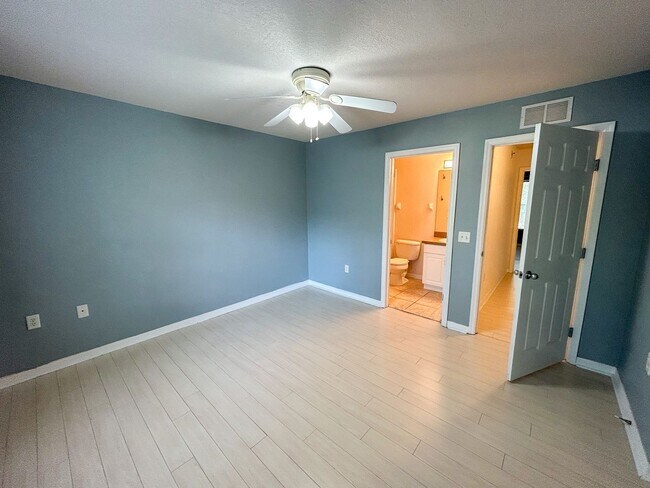 Building Photo - Hailey Gardens #125