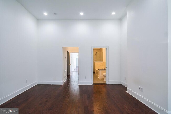 Building Photo - 1212 N 5th St