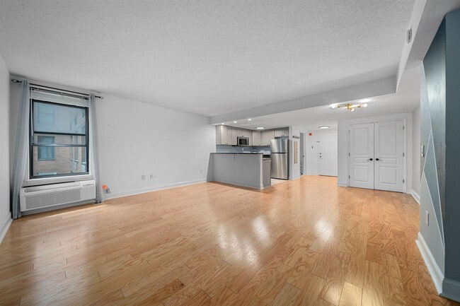 Building Photo - 4301 Park Ave