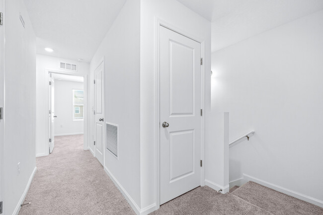 Building Photo - 3281 Vesara Dr