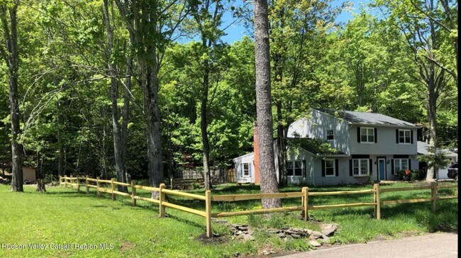 Building Photo - 41 Park Dr