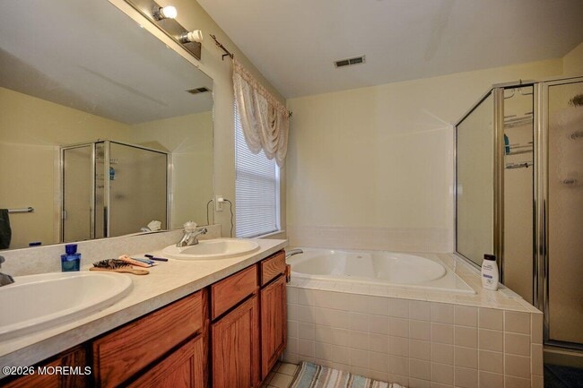 Building Photo - 319 Bernard Dr