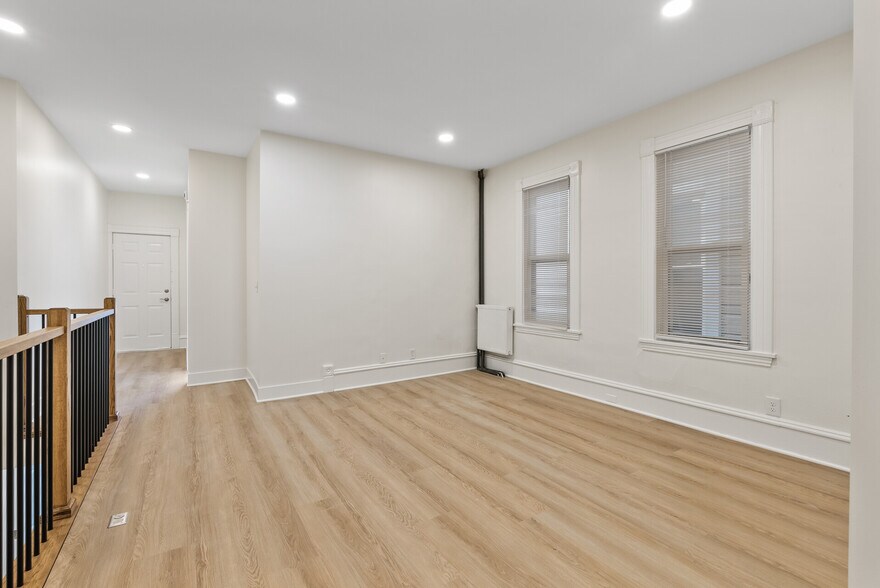 Building Photo - 630 Adams St NE