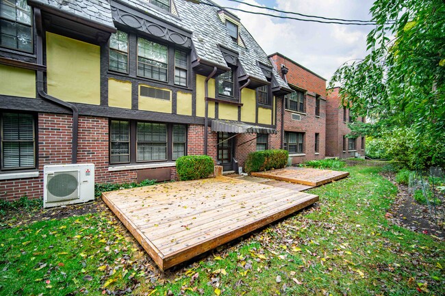 Back patio and private entrance - 1211 Far Hills Ave