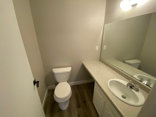 Building Photo - Oakwood Manor Apartments