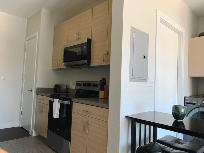 Building Photo - 2530 University Ave