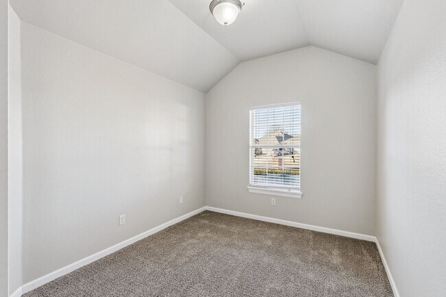 Building Photo - 824 Hunter Pl