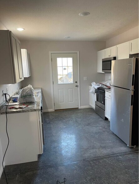 Building Photo - 35 Tracker Ln