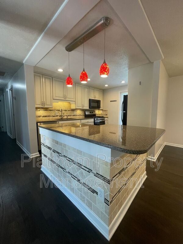 Building Photo - 10500 Worthington Hills Manor