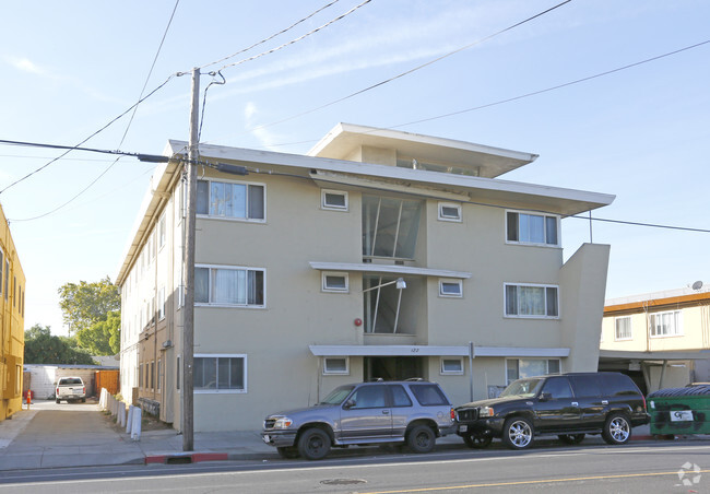 Primary Photo - 122 Graham Avenue Apartments