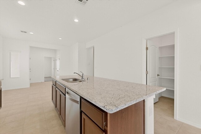 Building Photo - 308 Prism Ave SW
