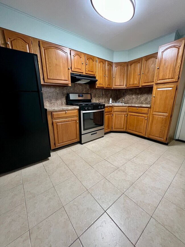 Building Photo - Stunning 3-Bedroom Townhome in Powelton Village! Available mid-August!