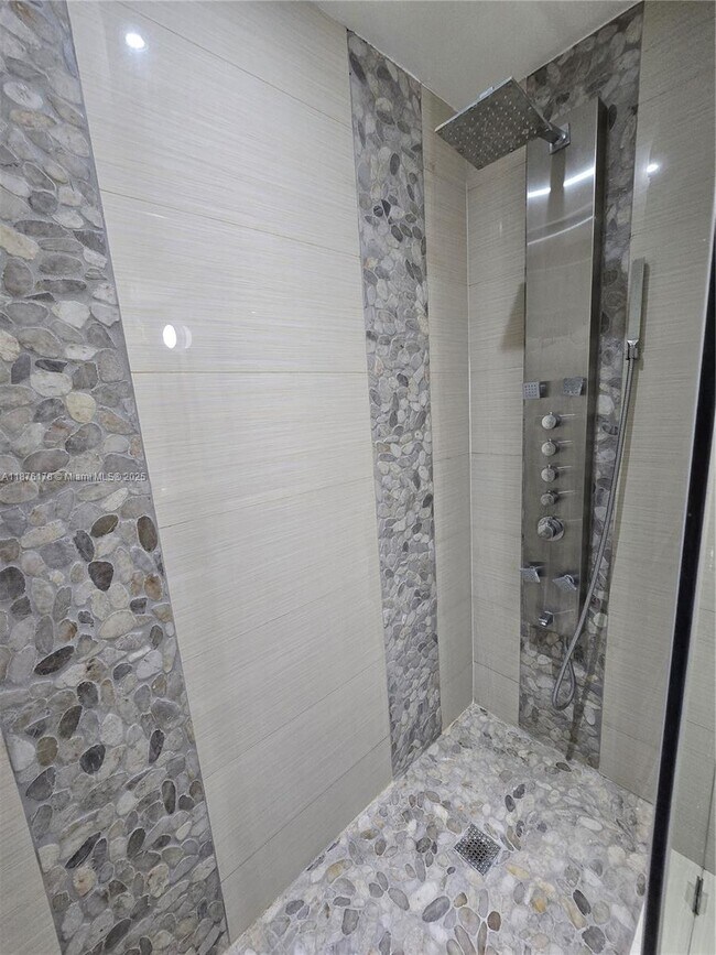Building Photo - 5825 Collins Ave