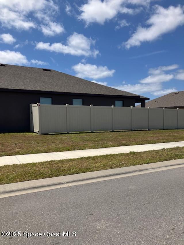 Building Photo - 2214 Capital Dr