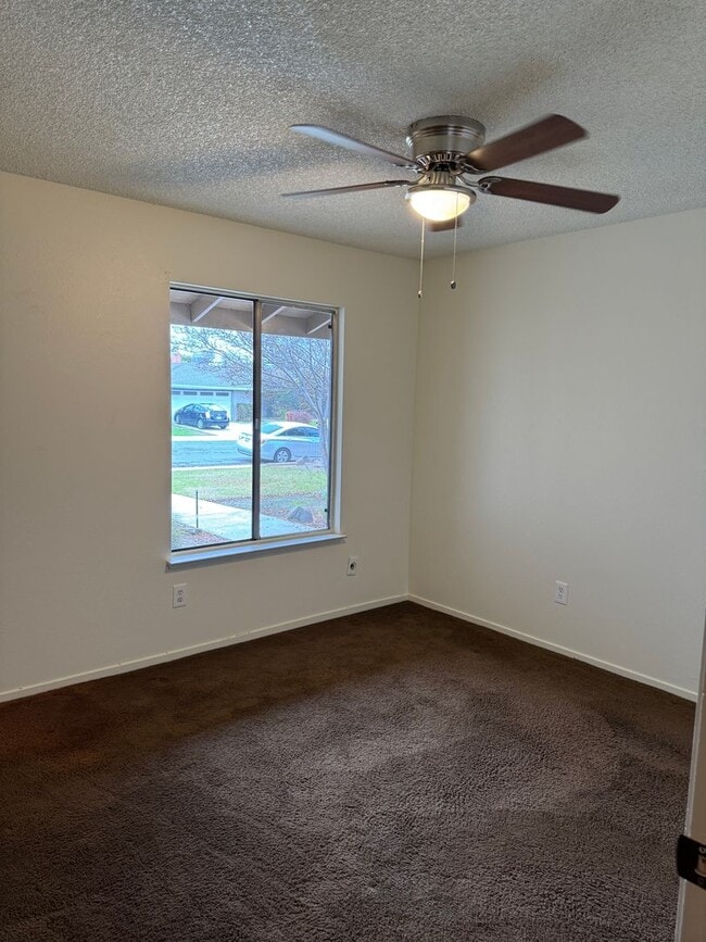 Building Photo - Now Available!! Very Nice Home In South Side Los Banos
