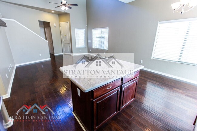 Building Photo - 544 N Alma School Rd