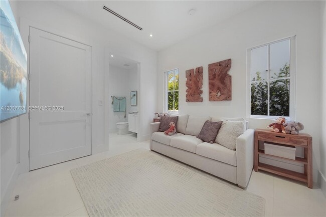 Building Photo - 6901 Veronese St