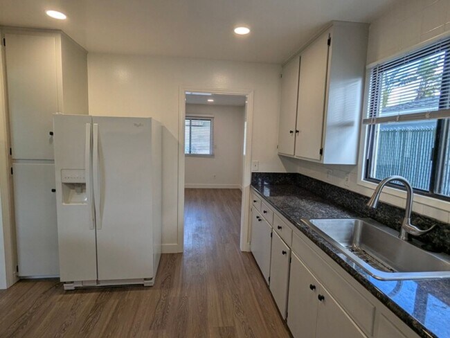 Building Photo - 3 BR / 2 BA Single Story Home in Serra Mesa