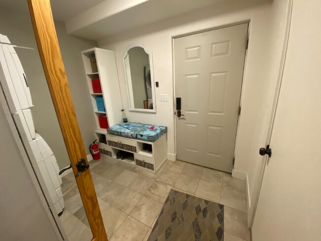 Building Photo - 588 Lake View Cir E